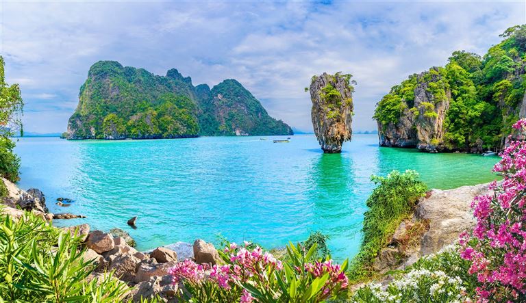 Inselzeit auf Phuket – Natur, Ruhe und Tropisches  ©Balate Dorin/adobestock